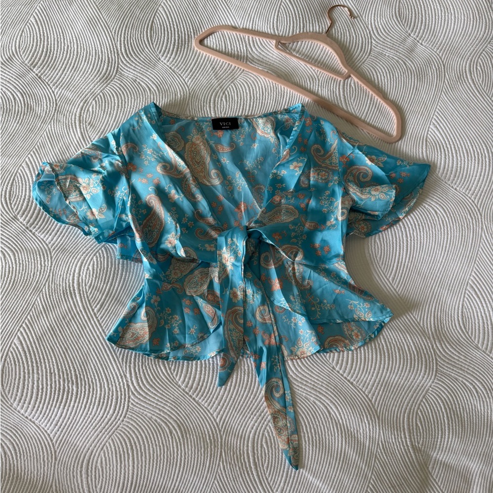 Vici Blue Paisley Tie-Front Blouse